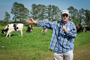 Steve Washburn points to a cow.