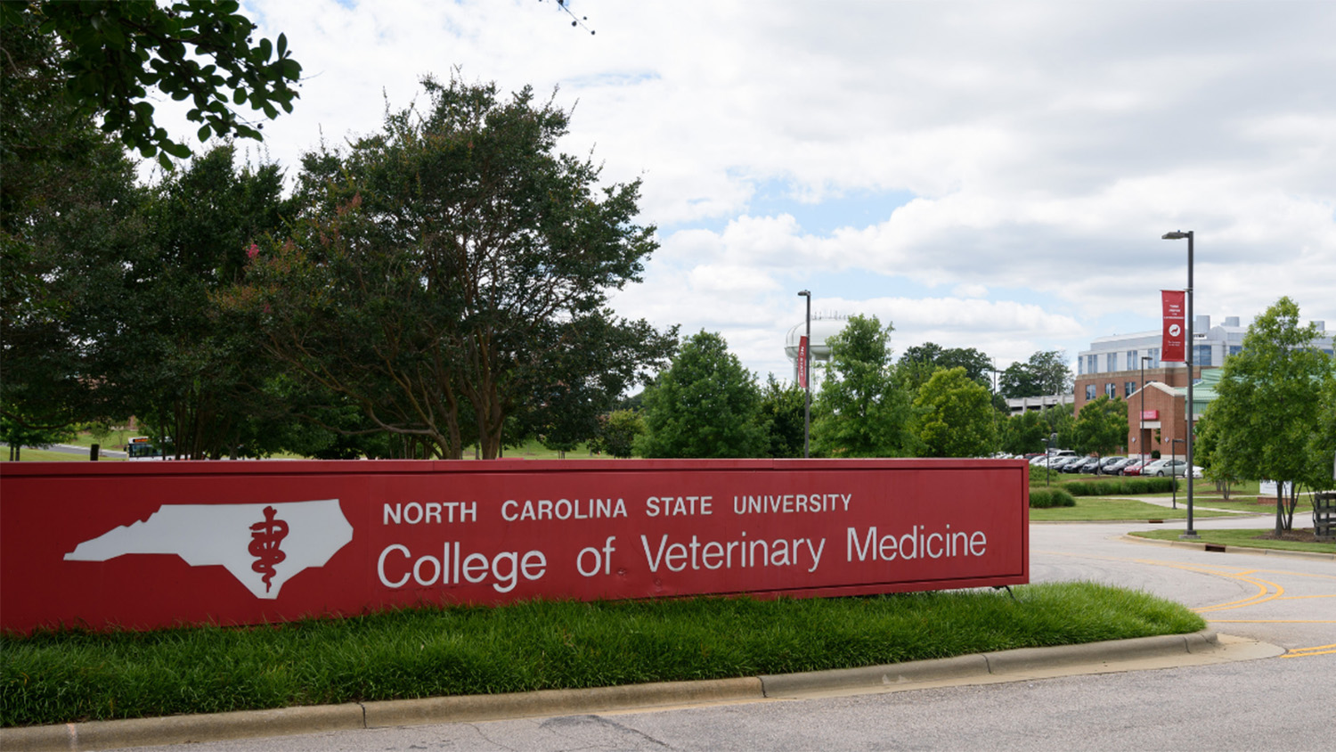 Image of entrance to veterinary medicine college