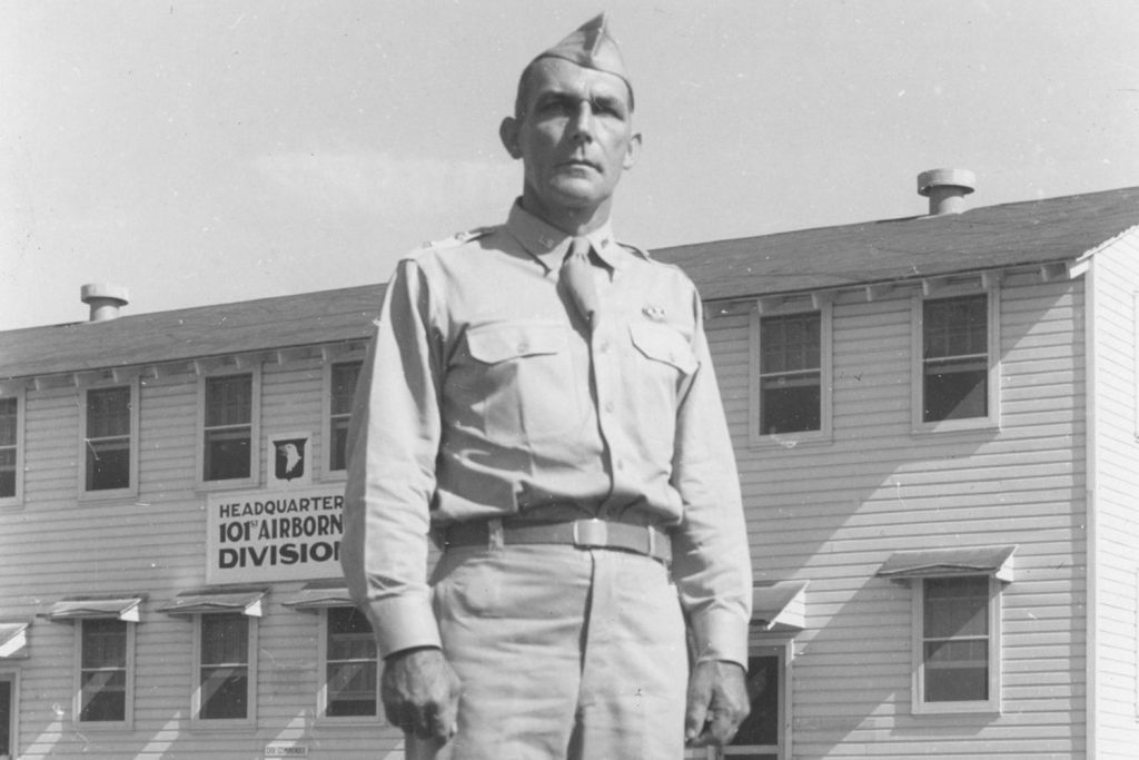 Gen. Lee in front of Airborne headquarters.