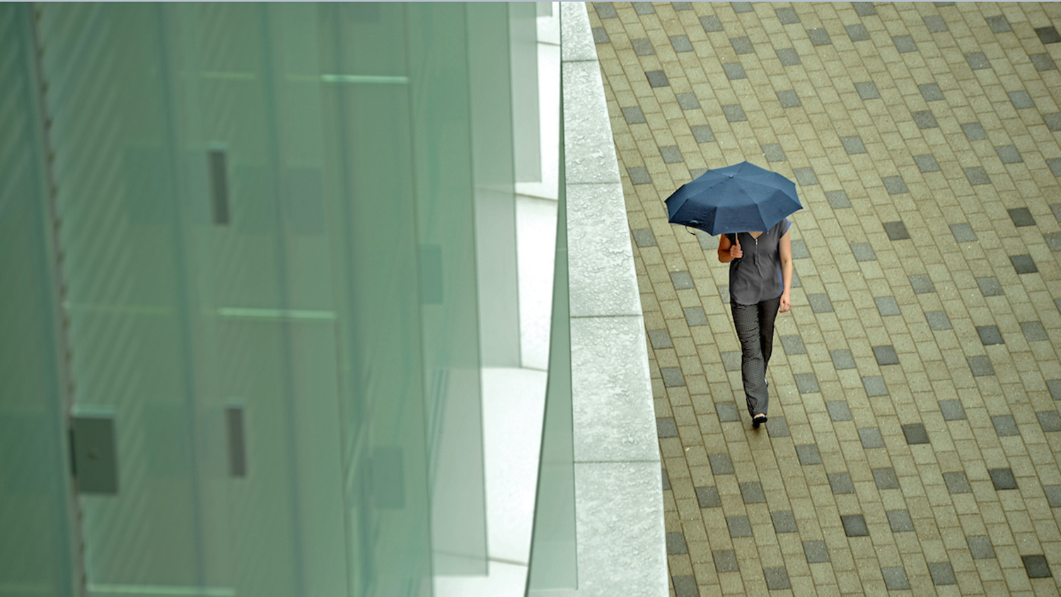 Student walks to Talley Student Union in the rain.