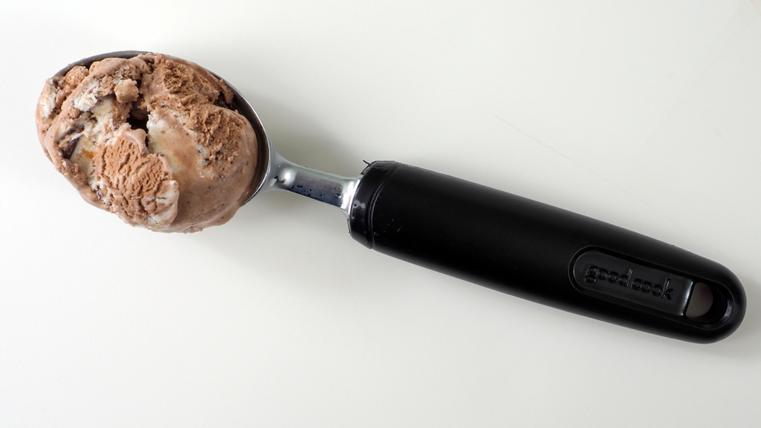 A scoop of Wolf Tracks ice cream on a scooper