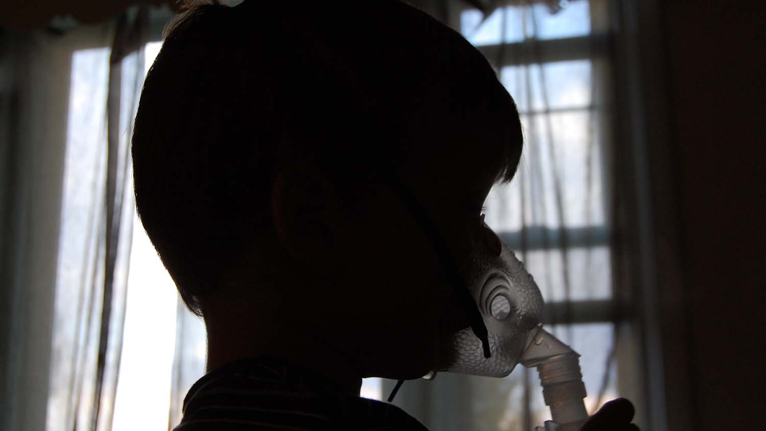 child using breathing device