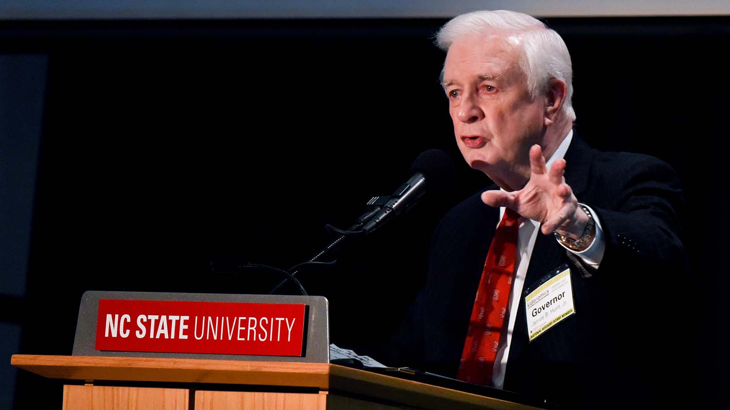 Gov. Hunt at the podium at the Emerging Issues Forum.