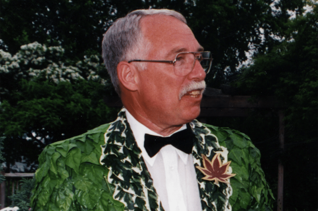 Raulston in a green coat at a gala for the arboretum.
