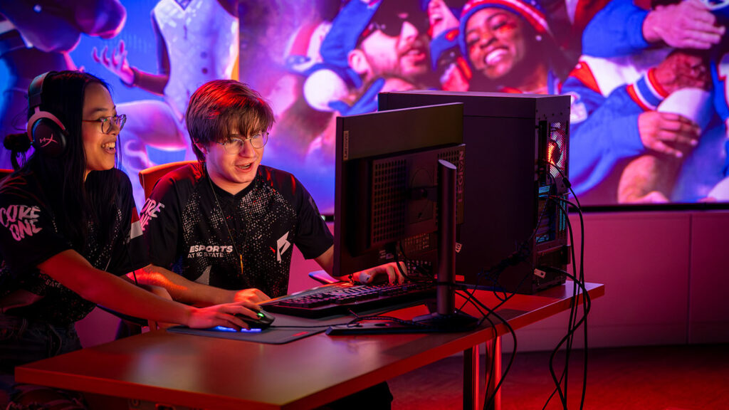 Two members of the Esports Club play a video game together in Hunt Library's Teaching and Visualization Lab.