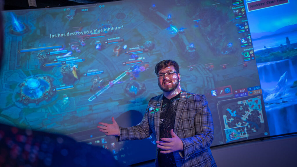 A member of the Esports Club breaks down gameplay in a video game in Hunt Library's Teaching and Visualization Lab.